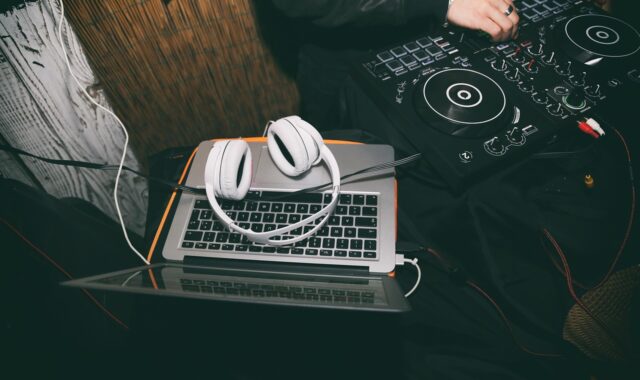 headphones, laptop, dj, music, dj controller, disc jockey, headset, audio, sound, entertainment, playing, nightlife, party, club, headphones, headphones, headphones, music, music, music, music, music, headset, audio, sound, entertainment, entertainment, party, party, party, club, club