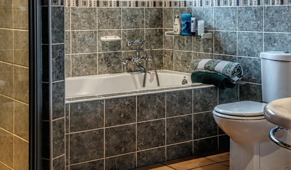 bathroom, bath, tub, toilet, bathtub, towel, clean, wash, tile, home, house, hotel, bathroom, bathroom, bathroom, bathroom, bathroom, toilet, toilet, toilet