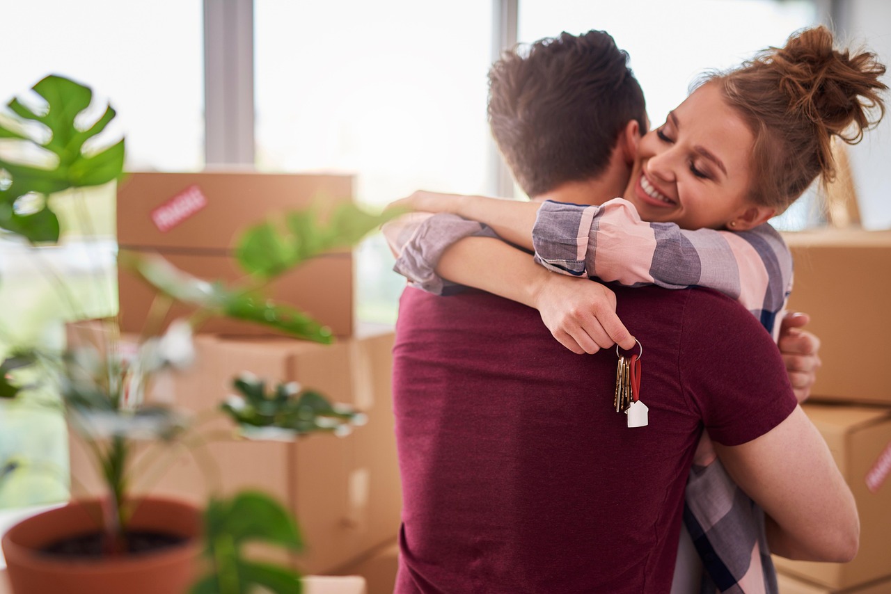 couple, move, key, apartment, owner, home ownership, house, rent, house rental, buy, house key, hold, show, home key, heterosexual couple, embrace, customer, new, relocation, move in, investment, housing project, change, sale, sell