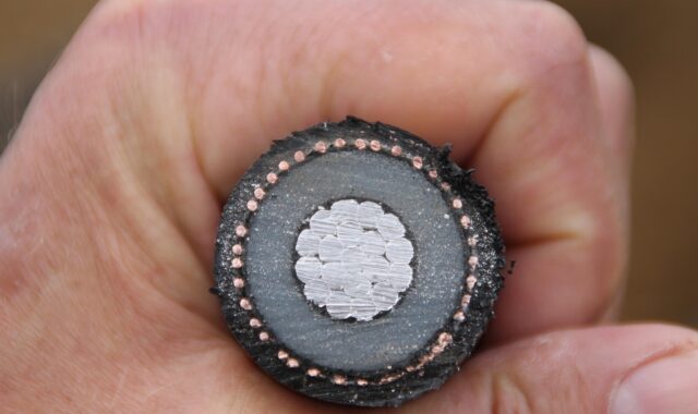 medium-voltage cable, electricity, cross-section, 150mm2, aluminum, na2xs f 2y, 20kv, hand