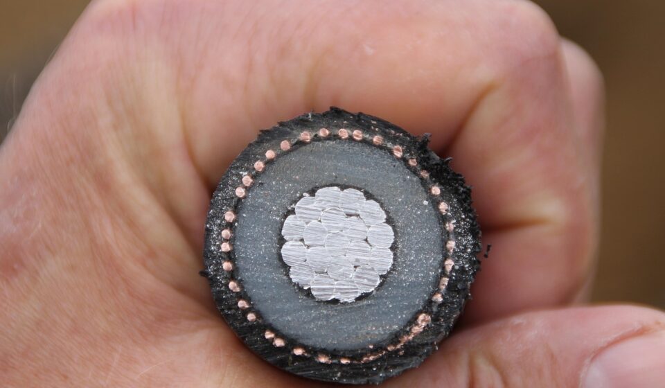 medium-voltage cable, electricity, cross-section, 150mm2, aluminum, na2xs f 2y, 20kv, hand