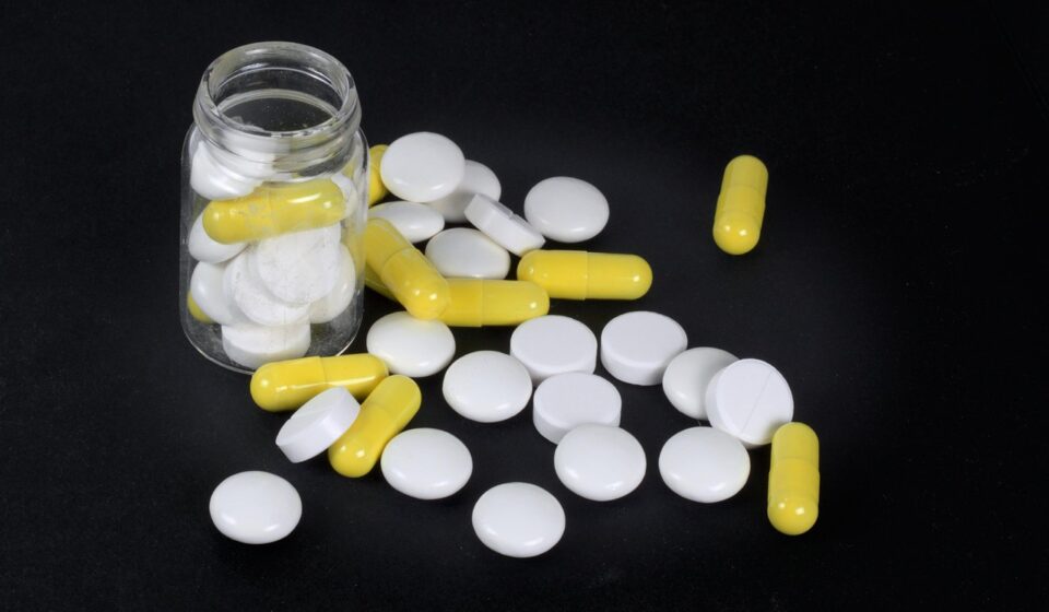 tablets, medicine, medication, battery, energy, health, power, nutrition, balance, treatment, capsules