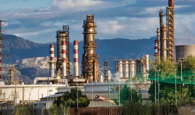refinery, petrolium, fossil, gas, polluted, drop, dirty, nature, oil, black, extraction, pollution, pollute, crude oil, tankers, sea, industry, pozzo